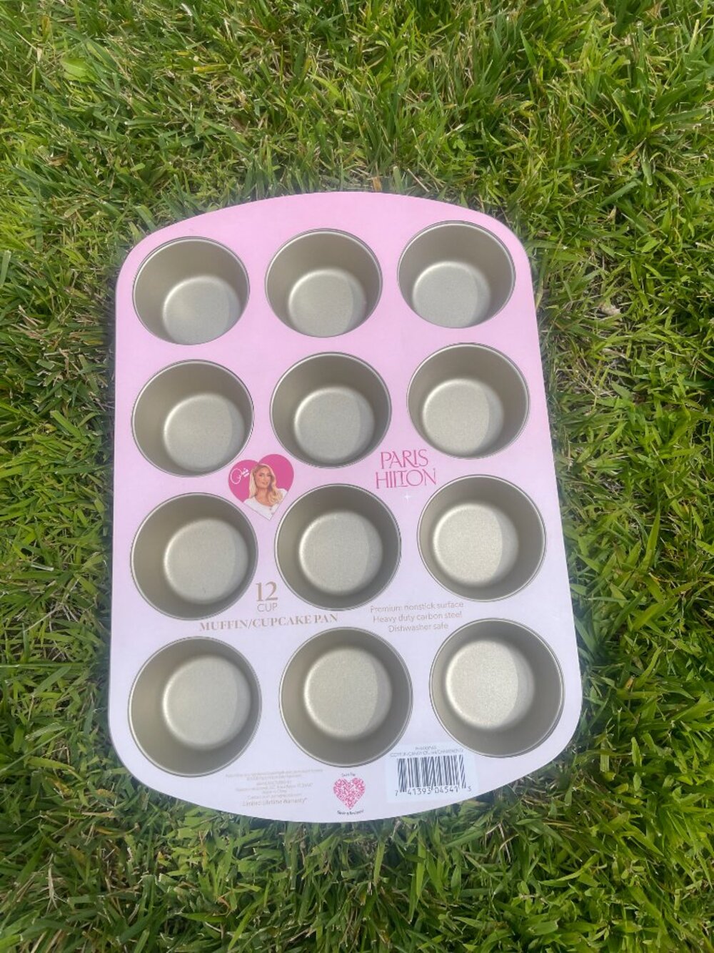 Paris Hilton Pink 12 Cup Muffin Cupcake Pan NWT